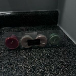 Dee’s Candle Collection .